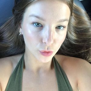 Meet your Posher, Hellie